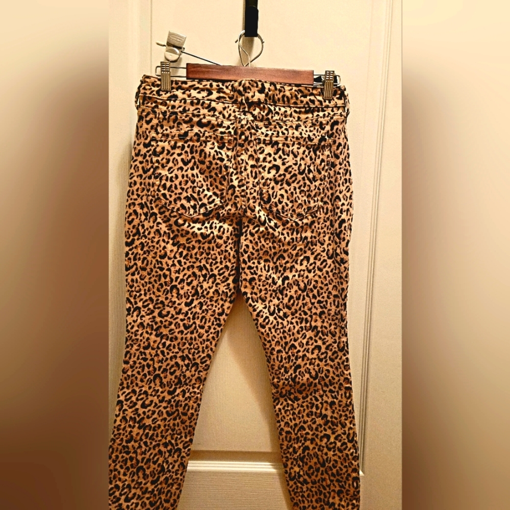 Womans street h skinny 5 pocket skinny jeans.